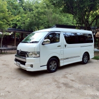 Toyota Ventury VIP.